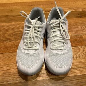 Women's ASICS Gel-Dedicate 8 tennis court shoes white w/silver size 8